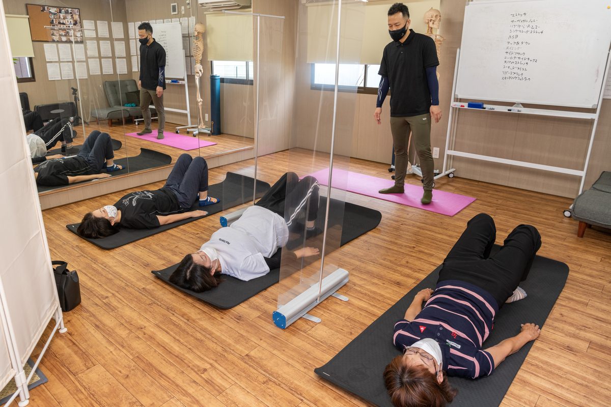 骨格矯正施術の様子